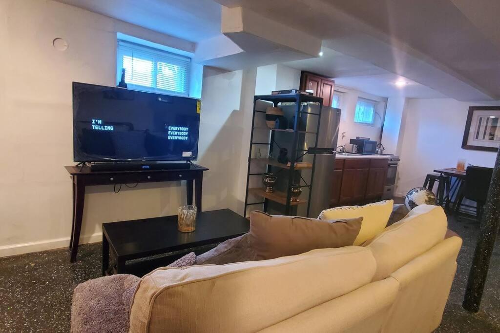 Cozy Studio; Lower Level Unit Nova York